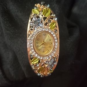Georgous estate Goldtone bracelet watch,